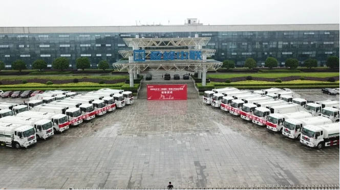 cq9电子环境批量环卫装备发往柬埔寨，助力“一带一路”建设